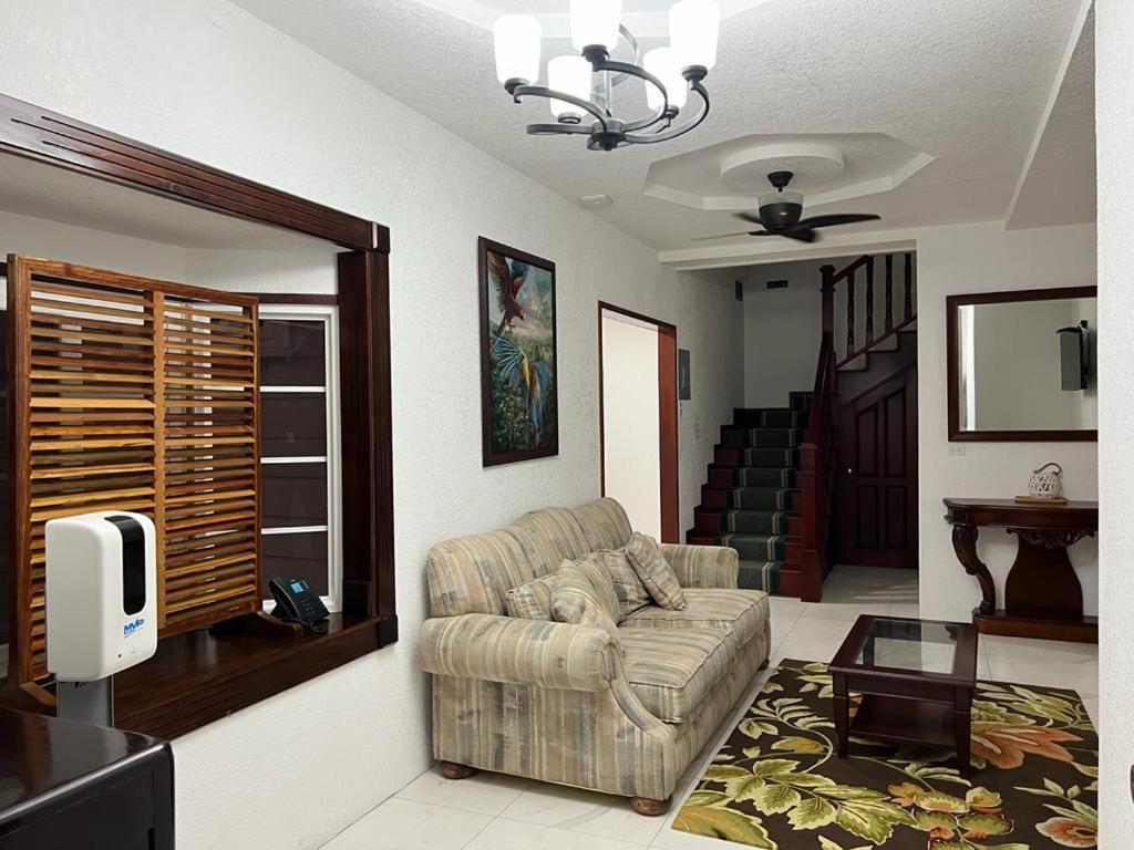 בליז סיטי One South Place Hotel מראה חיצוני תמונה